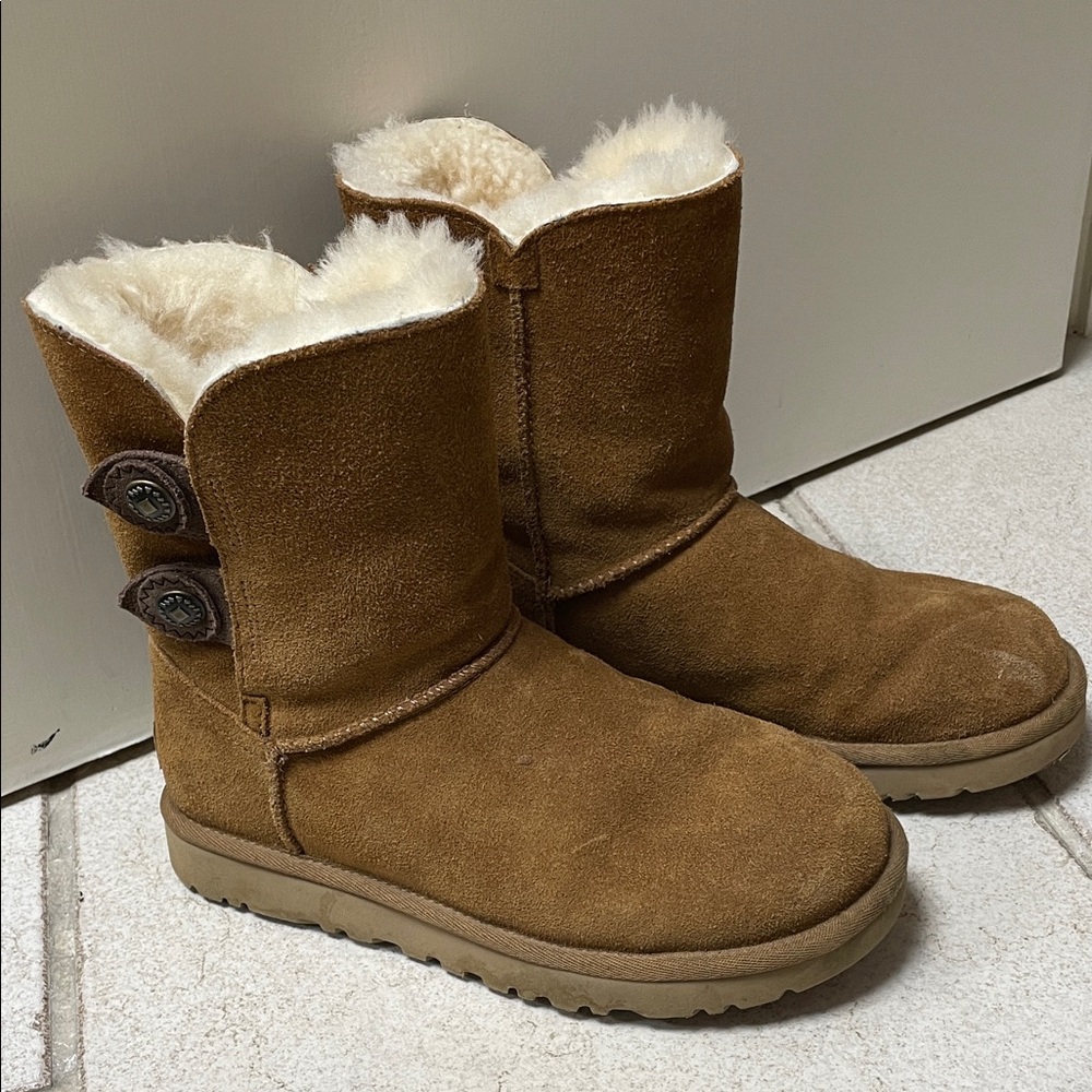 UGG Chestnut Shearling-Lined Boots - Women’s Size 5
